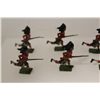 Image 2 : BRITAINS, SET 2062 BRITAINS SOLDIERS- 6 SEAFORTH HIGHLANDER