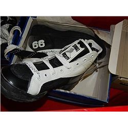 RUNNERS - L.A. GEAR - SIZE 7 ½  - NEW