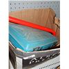 Image 1 : BOX AND CONTENTS