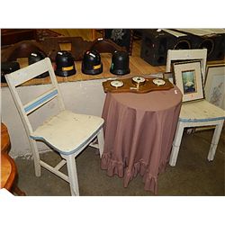VINTAGE WOOD DINING CHAIRS 2 X BID