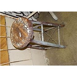 VINTAGE STOOL