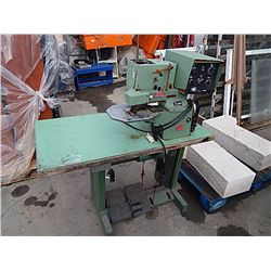COMMERCIAL FOLDING MACHINE