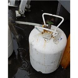WHITE TANK WITH HOSE
