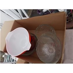 LARGE BOX OF GLASS GLASS BOWLS, PYREX AND OTHER