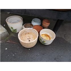 PLANT POTS UNDER BENCH