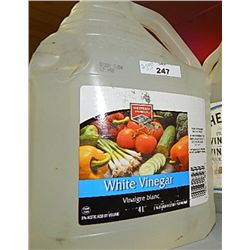 295JUG OF WHITE VINEGAR - 4 L EA - 2 PER LOT