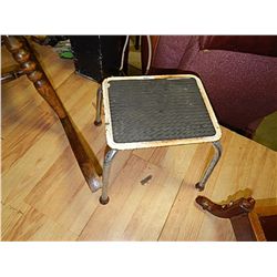 RETRO METAL STOOL
