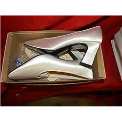 WHITE SANDLES - SIZE 10