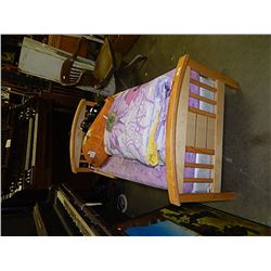 TODDLER'S BED WITH 2 MATRESSES