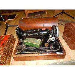 SINGER SEWING MACHINE IN CASE
