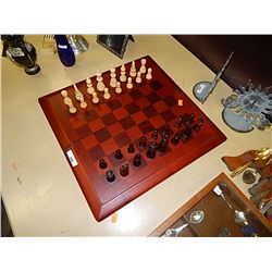 CHESS BOARD AND MEN