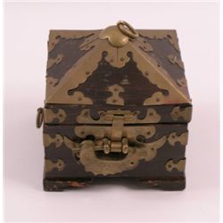 Pirates Of The Caribbean Dead Man's Chest Feng's Lair Asian Box Prop