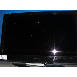 40" TOSHIBA LCD TV - SMALL LINES APPEAR ON SCREEN - WITH REMOTE