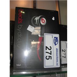 SET OF BEATS BY DR.DRE TOUR HIGH RESOLUTION HEADPHONES