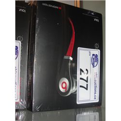 SET OF BEATS BY DR.DRE TOUR HIGH RESOLUTION HEADPHONES