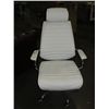 Image 2 : WHITE LEATHER AND CHROME GAS LIFT OFFICE CHAIR