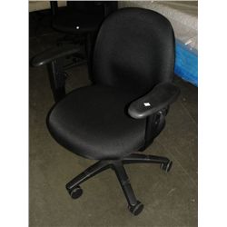 BLACK GAS LIFT OFFICE CHAIR