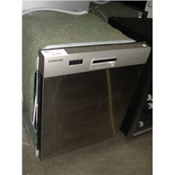 SAMSUNG STAINLESS STEEL FRONT BUILT IN DISHWASHER - STORE RETURNED APPLIANCE