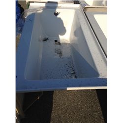 WHITE ACRYLIC BATHTUB