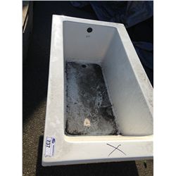 WHITE ACRYLIC BATHTUB