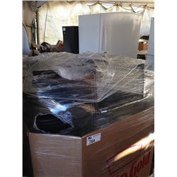 PALLET LOT OF FOLDING CHAIRS