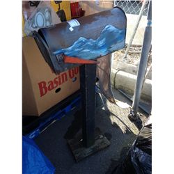 COUNTRY US MAIL MAILBOX AND WOODEN POST