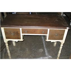 Vintage 3 Drawer Vanity.