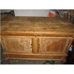 Beautiful Tiger Oak Footed Buffet / Server