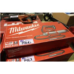 MILWAUKEE M12 CORDLESS GREASE GUN KIT