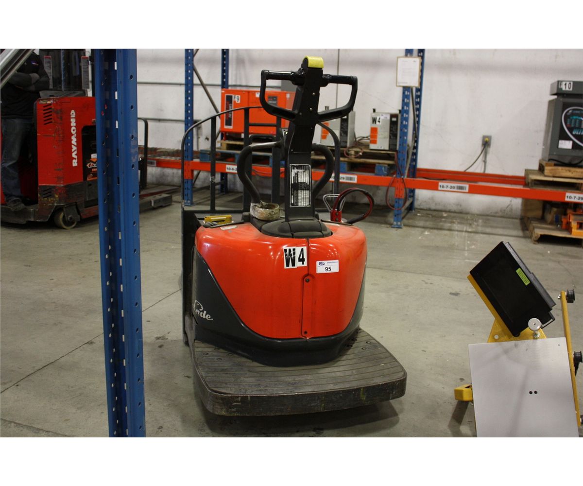 Linde Ride LINDE EWR60-02, 6000LBS ELECTRIC RIDE ON PALLET MOVER - Able Auctions