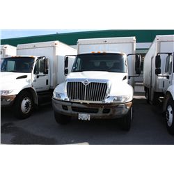 2005 INTERNATIONAL 4300 DT466 WHITE 5 TON TRANSPORT TRUCK