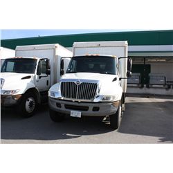 2004 INTERNATIONAL 4300 DT466 WHITE 5 TON TRANSPORT TRUCK