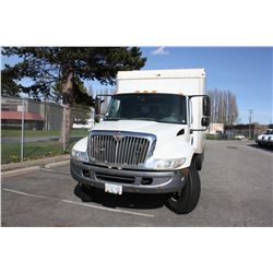 2004 INTERNATIONAL 4300 DT466 WHITE 5 TON TRANSPORT TRUCK