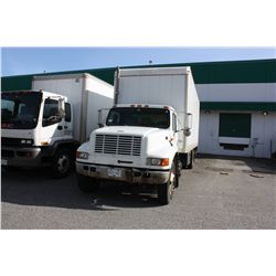 1999 INTERNATIONAL 4700 DT466E WHITE 5 TON TRANSPORT TRUCK