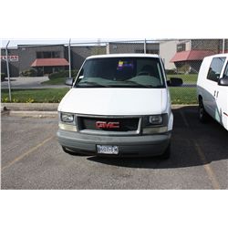 2002 GMC SAFARI 3 DOOR WHITE VAN