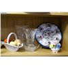 Image 2 : A selection of collectibles including two pinwheel crystal vases, a selection of china roses, Radnar