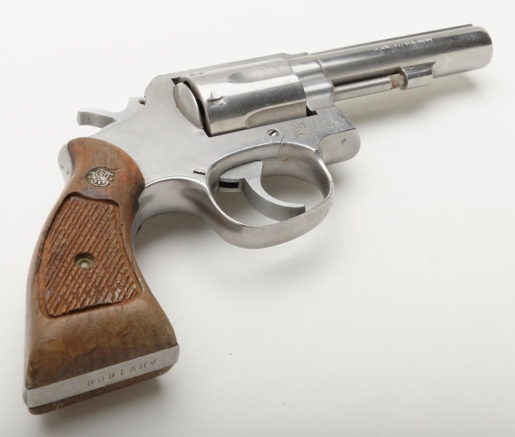 Smith & Wesson Model 653 DA revolver, .357 Magnum cal., 4” barrel, stainless steel, checkered wood