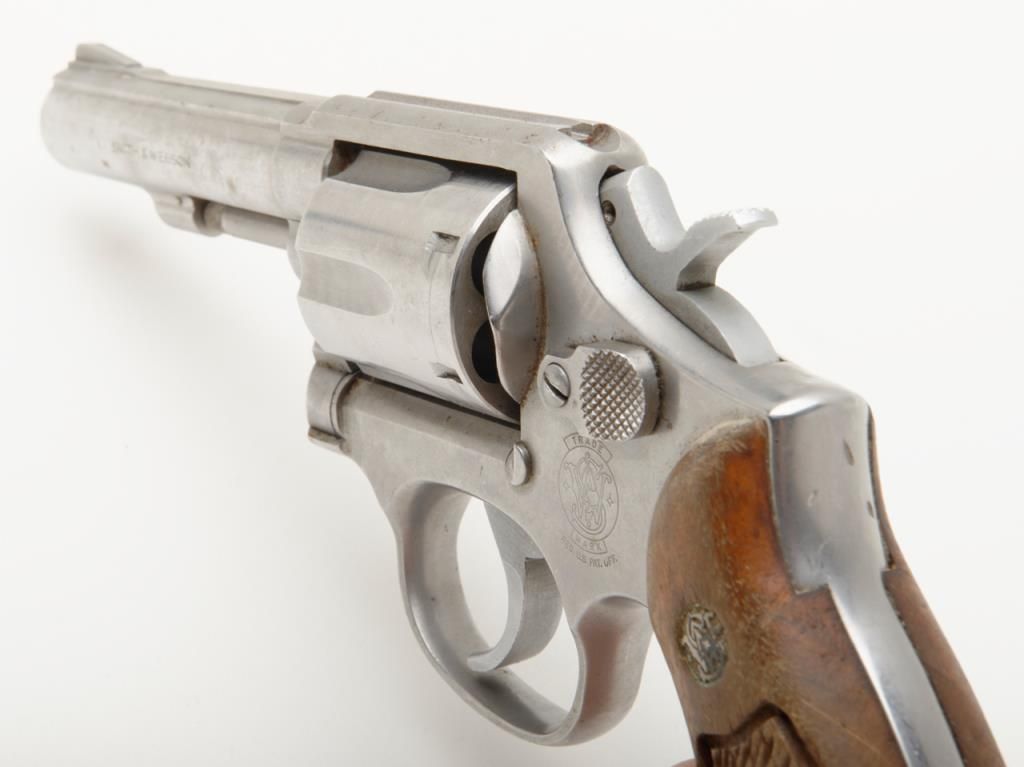 Smith & Wesson Model 653 DA revolver, .357 Magnum cal., 4” barrel, stainless steel, checkered wood