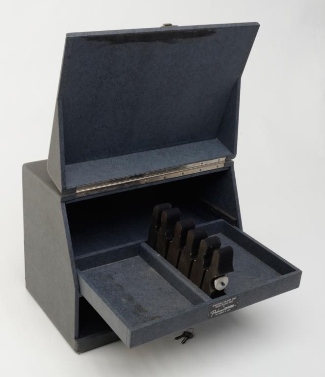 Pachmayr Super Deluxe shooting range box in overall very good condition ...