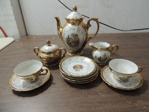 VINTAGE BAVARIAN CHINA 24 KT GOLD CHINA TEA SET: