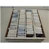 Image 1 : 2400 1990S ASSORTED BASEBALL & FOOTBALL CARDS