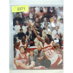 8X10 BASKETBALL PHOTO AUTOGRAPH DOMINIQUE WILKINS