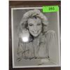 Image 1 : 8X10 TV STAR PHOTO AUTOGRAPHED VANNA WHITE NO COA