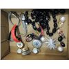 Image 1 : LOT 11 ASSORTED LADYS JEWELRY: 7 QUARTZ WRIST
