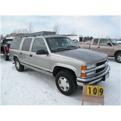 1999 Chev Suburban 1500  3GNFK16R7XG191042
