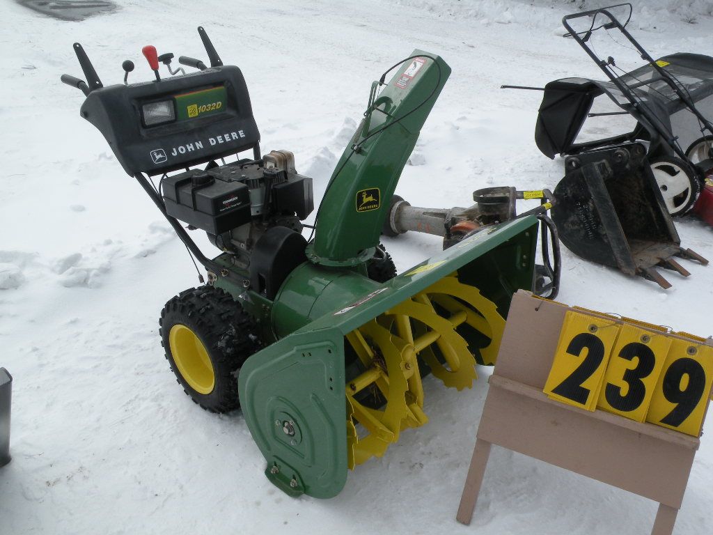 John Deere 1032D snow blower