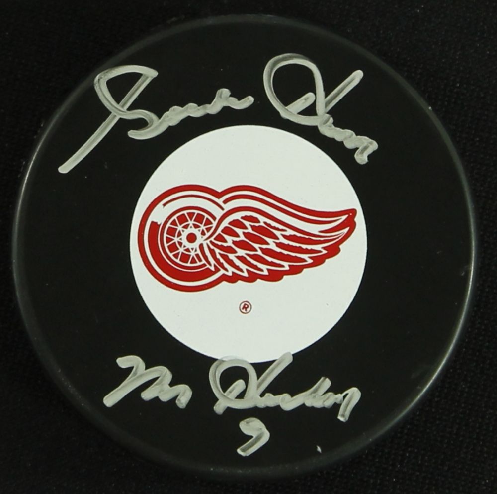 gordie howe signed puck