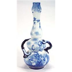 Large George Jones flow blue and white twin handled 'Tulip' design double gourd vase with slender…