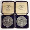 Image 1 : Two boxed 1920s golfing medals…