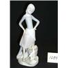 Image 1 : 1 LLADRO 4682 GIRL WITH MILK PAIL, 9.5"H, 1LB. RIGHT WRIST BROKEN, THUMB MISSING....